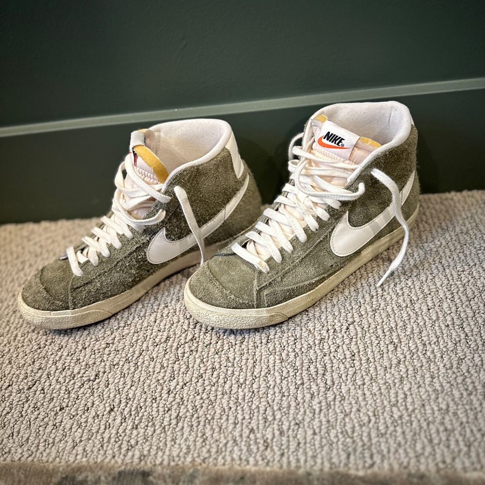 Nike Blazer Mid 77 Vintage Medium Olive / Sail